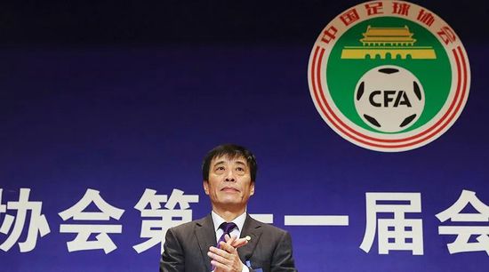 离我远一点