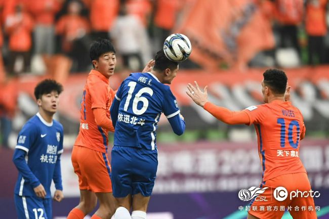 斯嘉丽裸乳照无奶罩视频